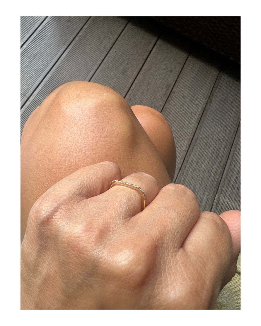 Slim Square ring with white diamonds