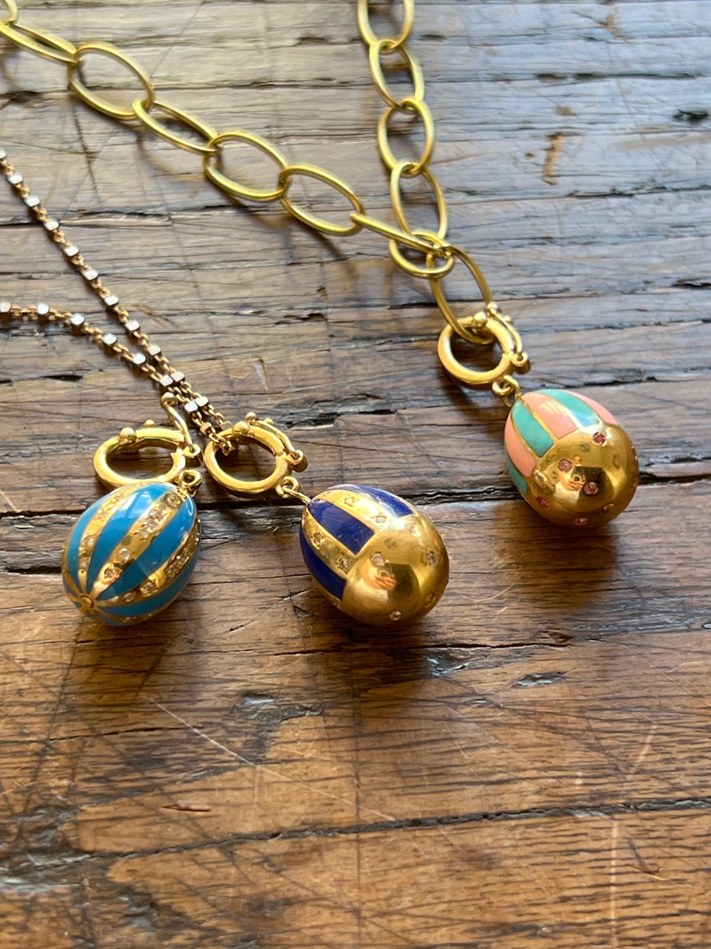 Turquoise enamelled Lucky beginning egg charm with diamonds in yellow gold