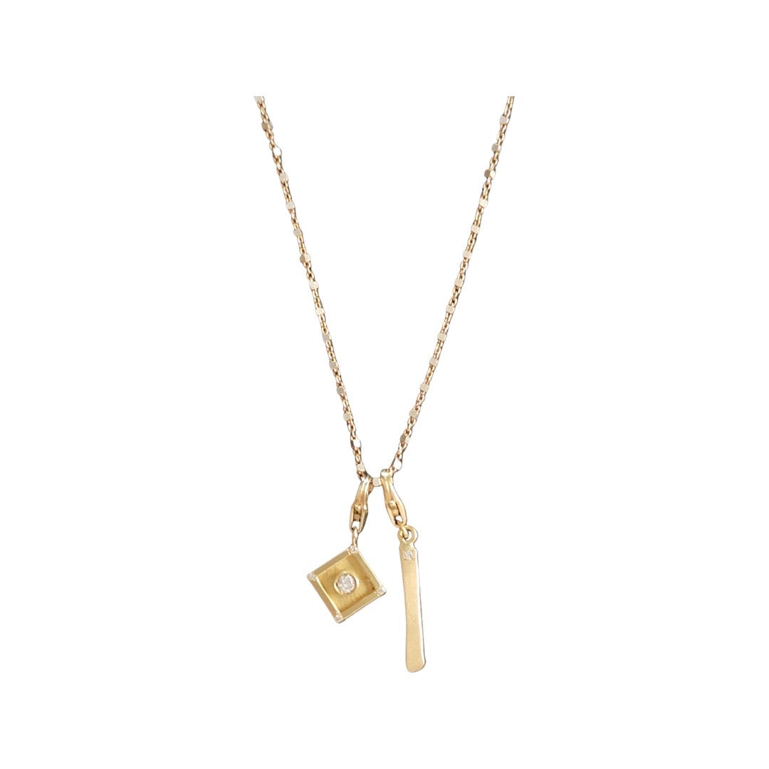 Dash charm with diamond in matte yellow gold
