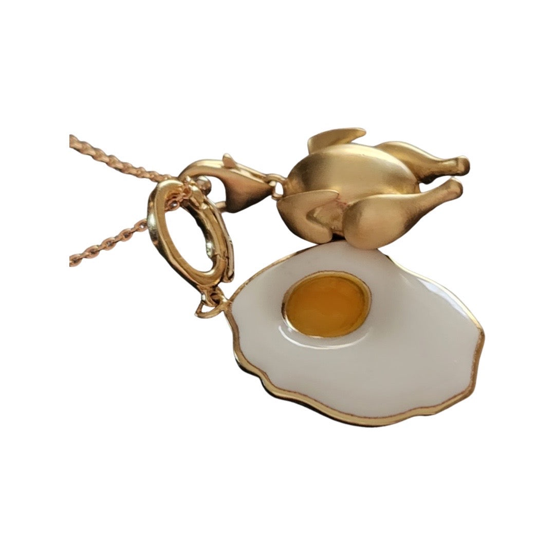 Roasted chicken charm in solid yellow gold