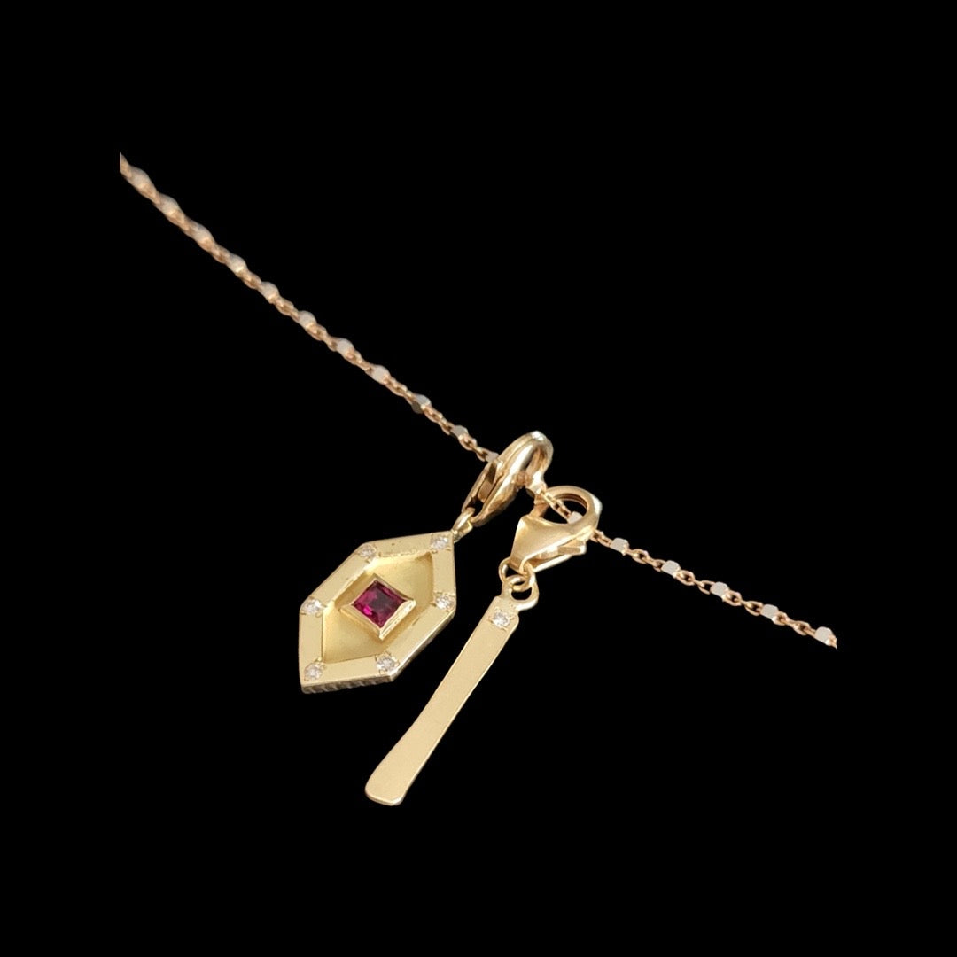 Art Deco charm with princess cut ruby and diamonds in yellow gold