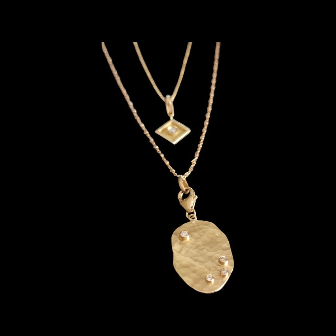 Hammered page charm with diamonds in yellow gold