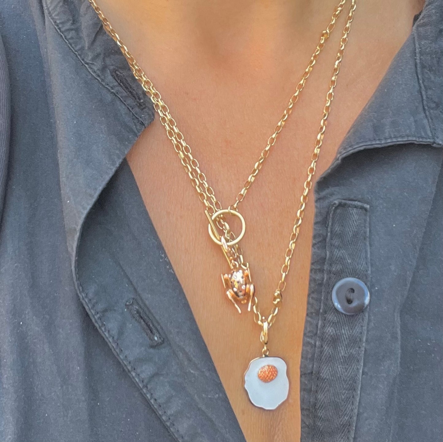 Roasted chicken charm in solid pink gold with white and black diamonds