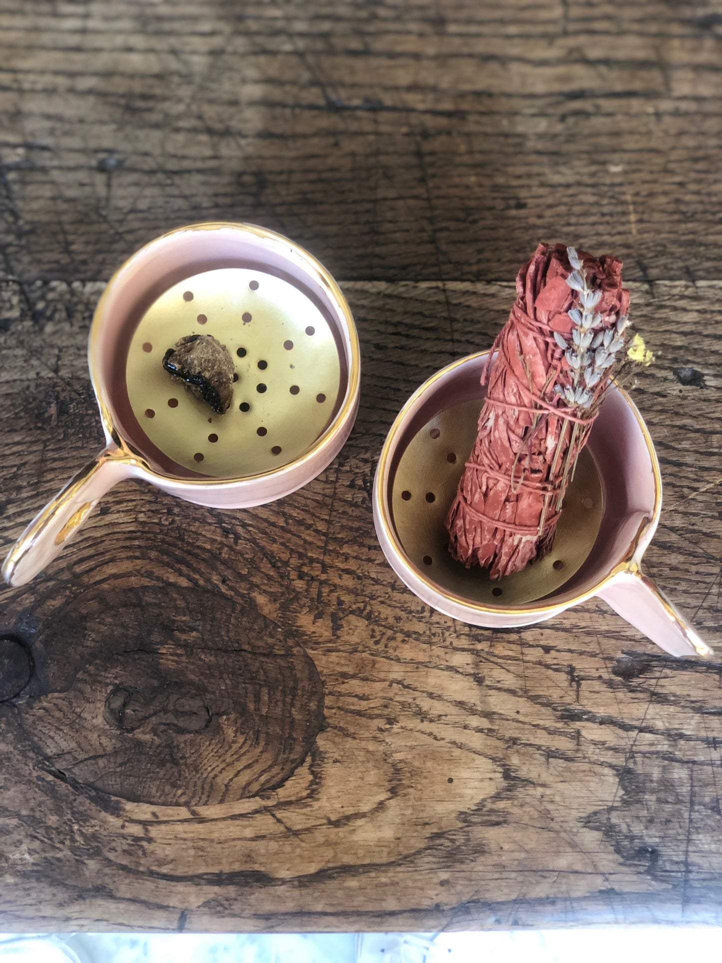 Pink burner with Gold rim and flat O-shaped handle