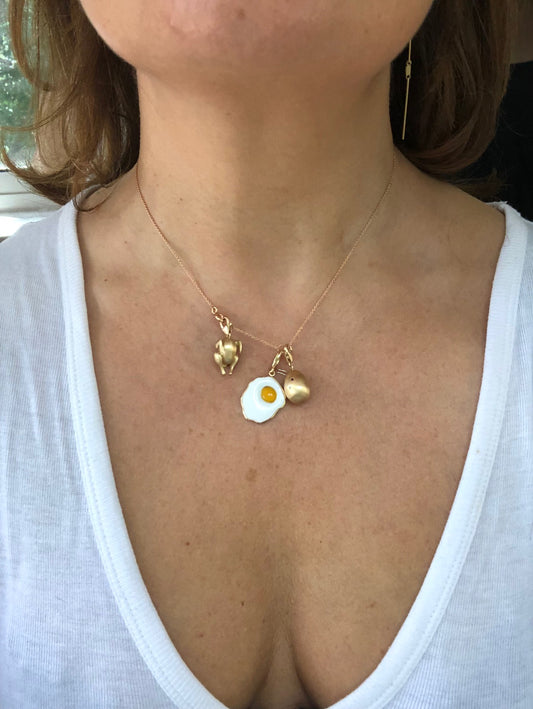 Sunny Side up charm in yellow gold and enamel