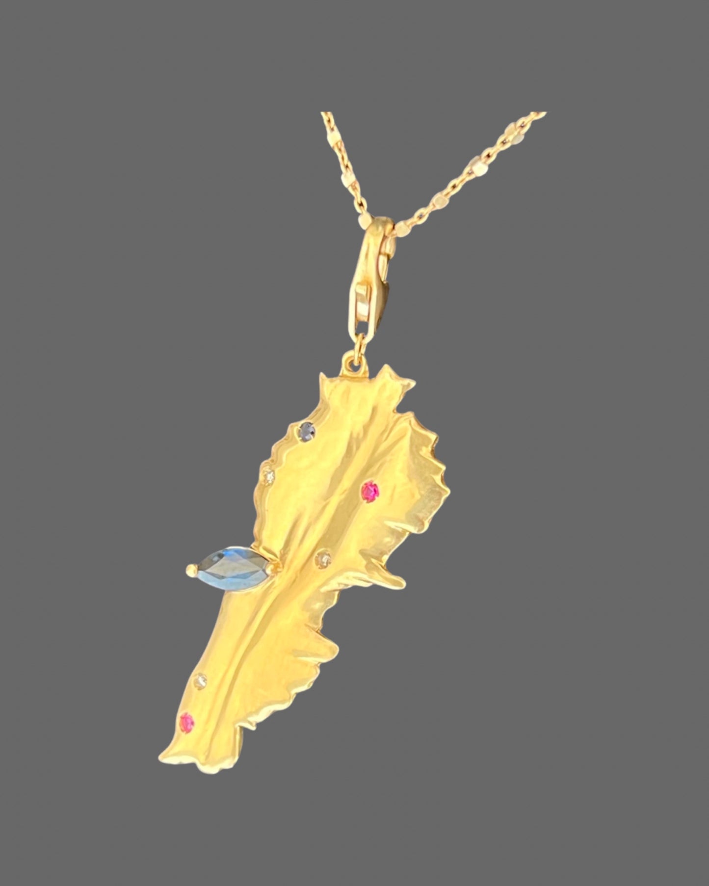 Lebanon map 3D charm with blue sapphire and diamonds in yellow gold