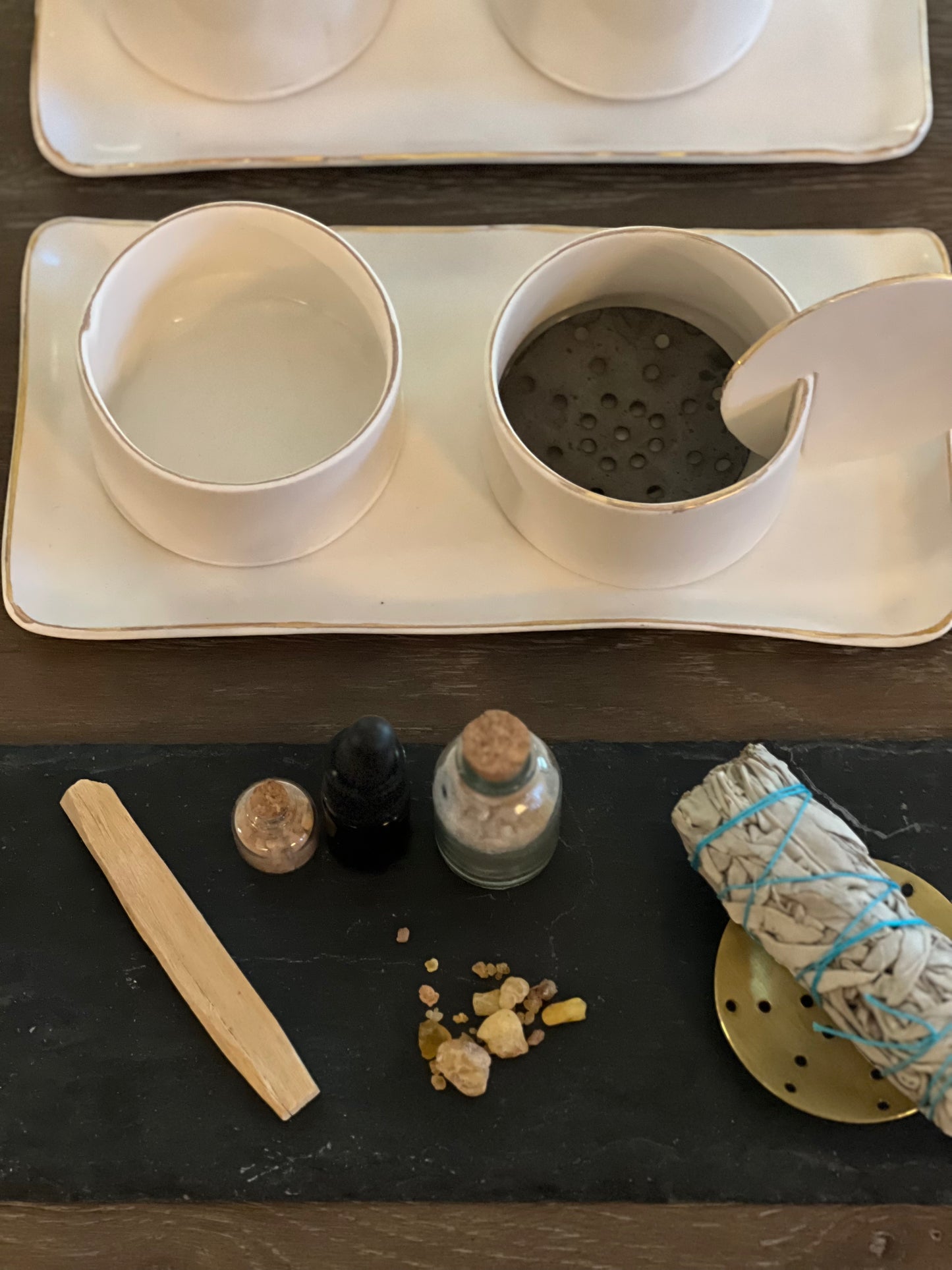 Matte finish White Bakoor set with copper rim