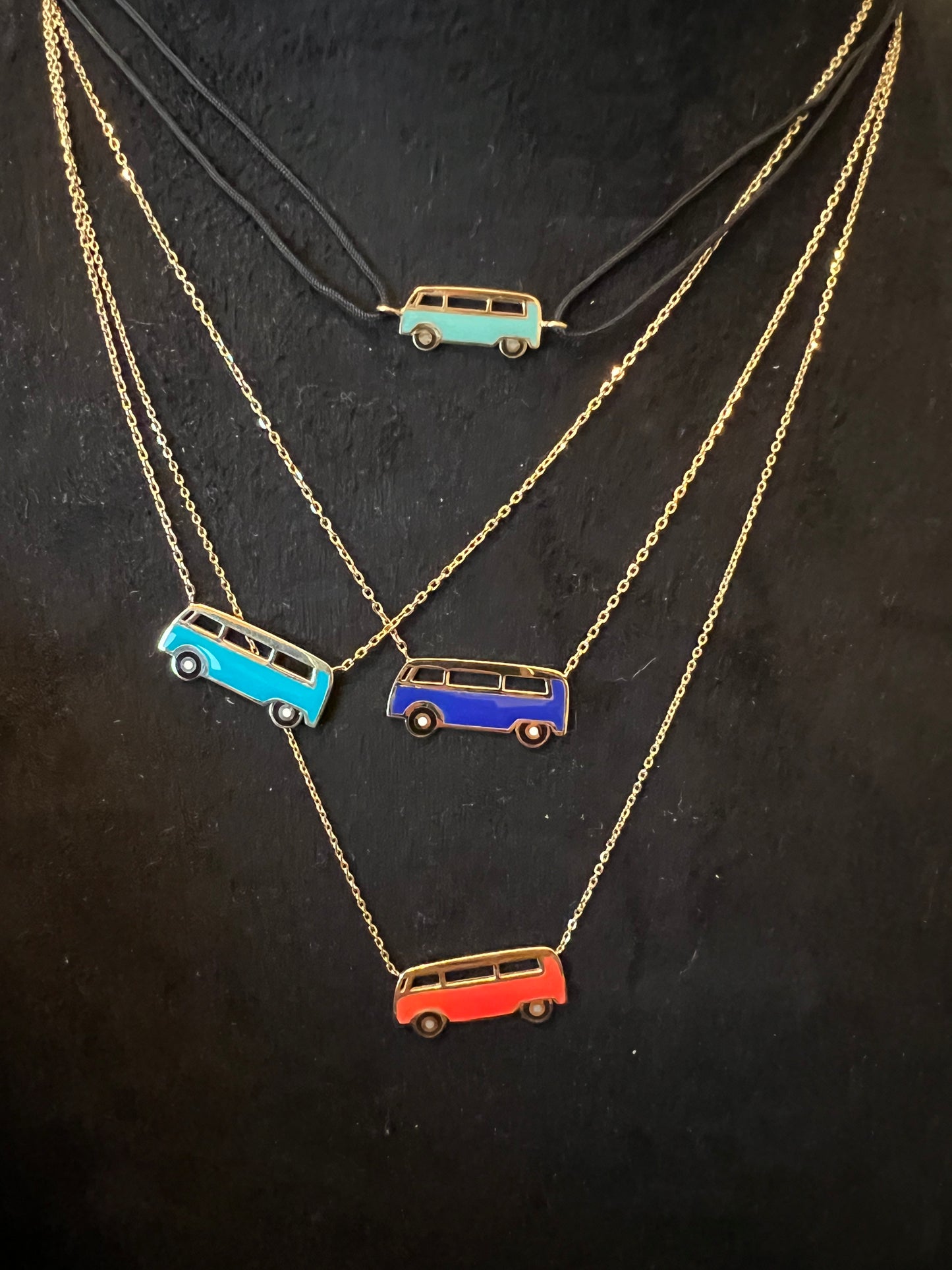Enamel red Bus necklace in yellow gold