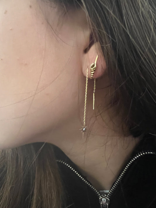 Double chain star earring with a diamond in yellow gold