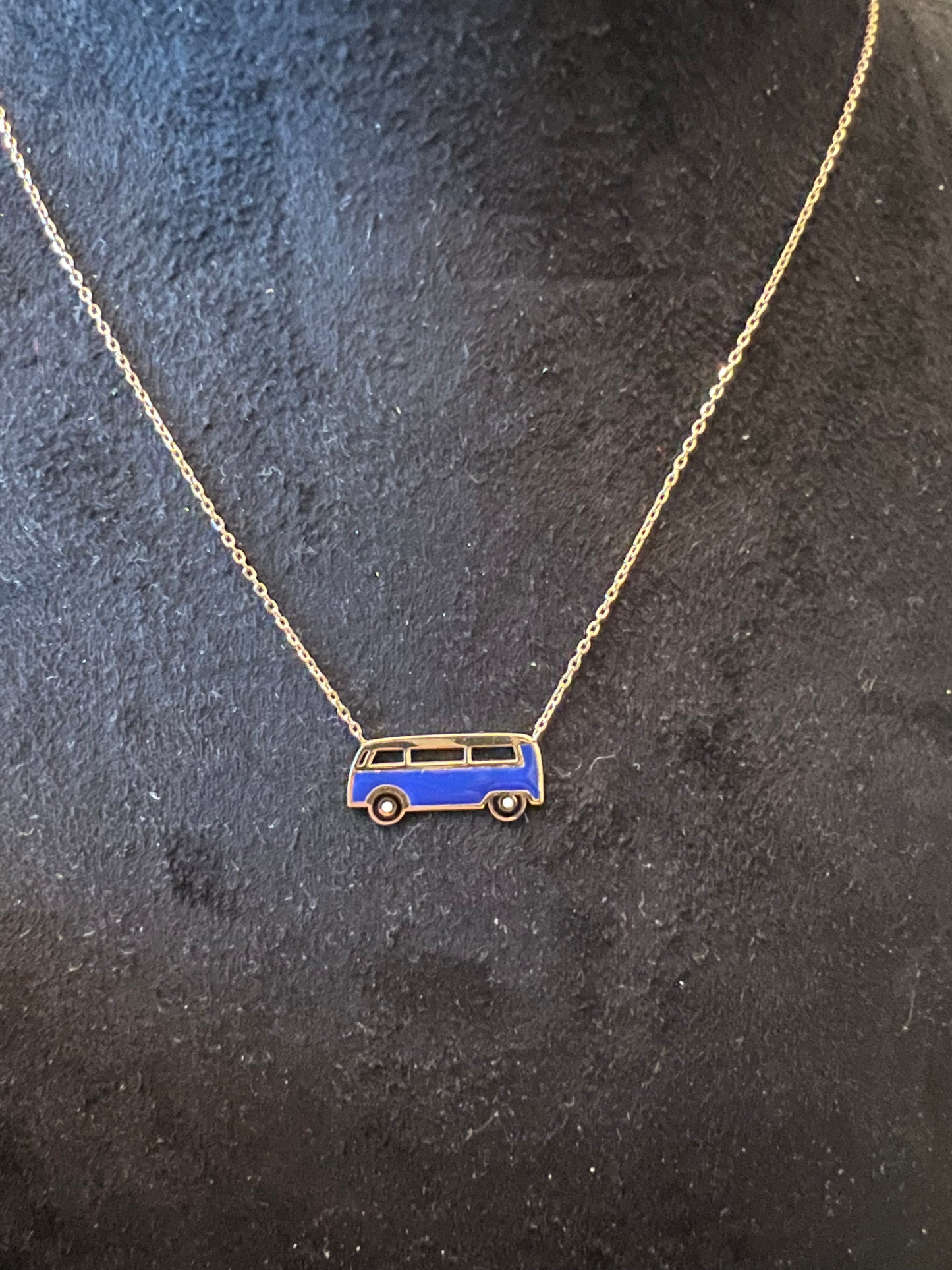 Enamel dark blue Bus necklace in yellow gold