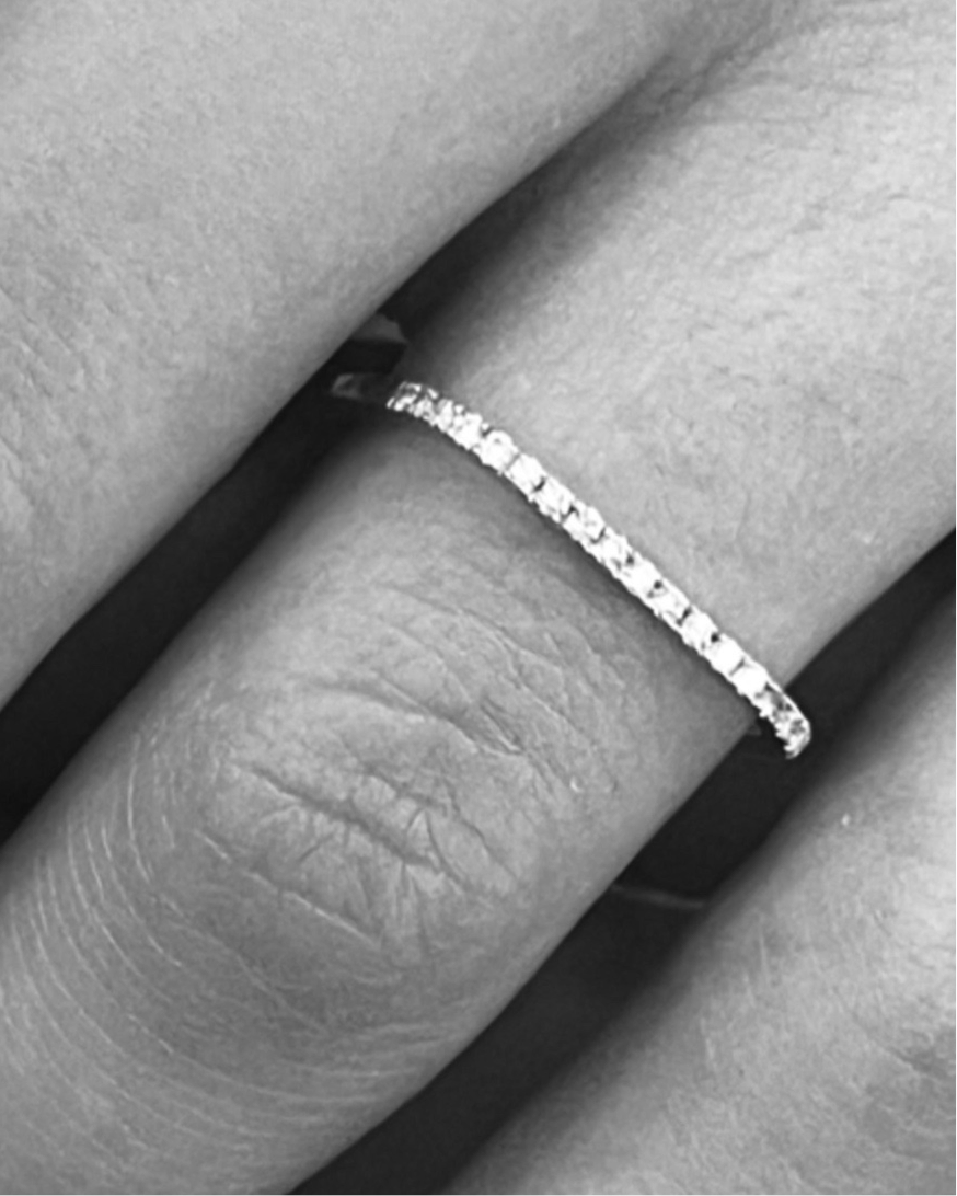 Slim Square ring with white diamonds