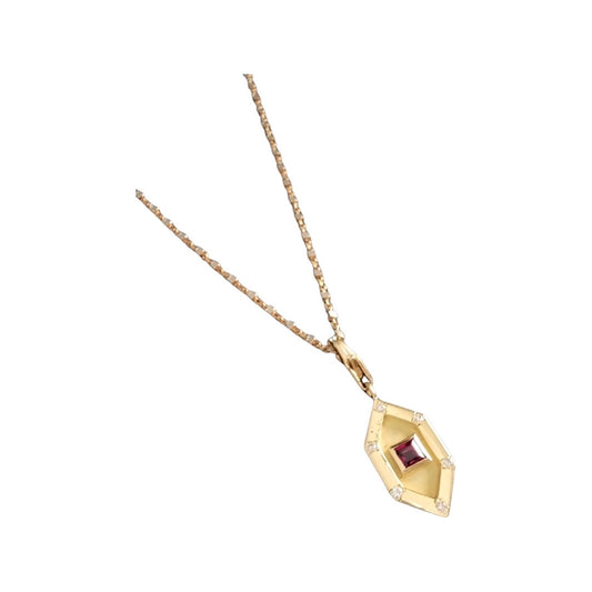 Art Deco charm with princess cut ruby and diamonds in yellow gold