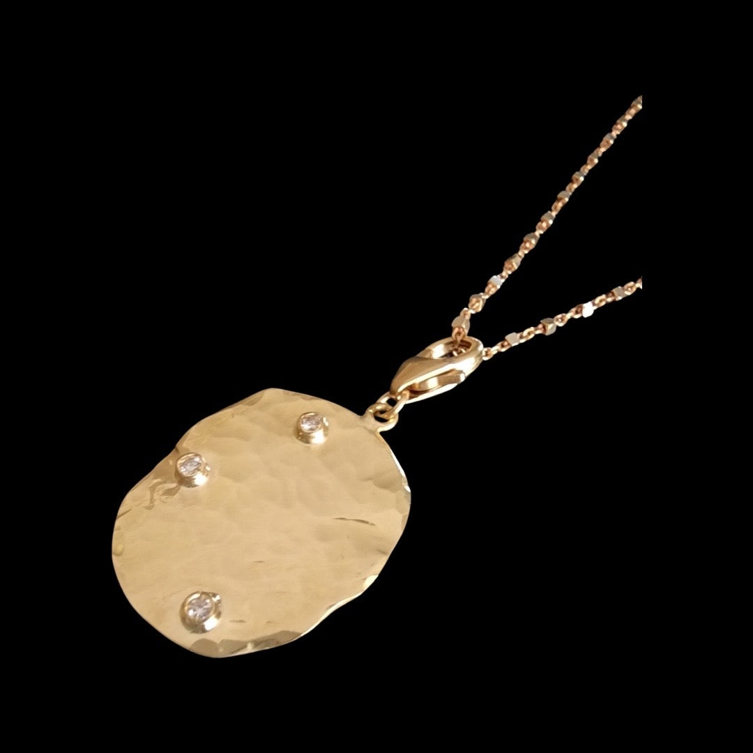 Hammered page charm with diamonds in yellow gold